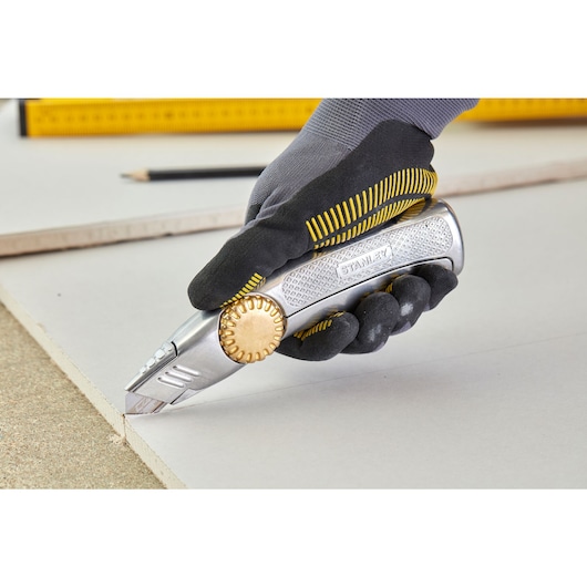 COUTEAU A LAME FIXE TITAN FATMAX PRO