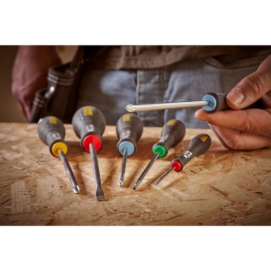 STANLEY® FATMAX® Pozidriv PZ2 x 125mm Screwdriver Application Action Shot Hand/Person