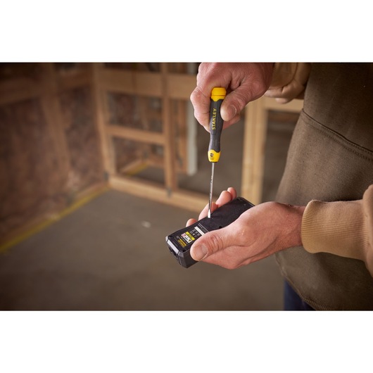 STANLEY® Slotted 2.5mm X 75mm CUSHION GRIP™ Screwdriver Application Image