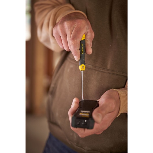 STANLEY® Slotted 2.5mm X 75mm CUSHION GRIP™ Screwdriver Application Image