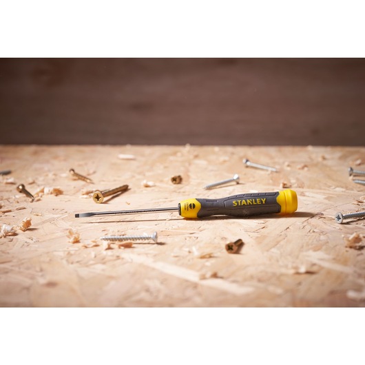 STANLEY® Slotted 2.5mm X 75mm CUSHION GRIP™ Screwdriver Environment Image