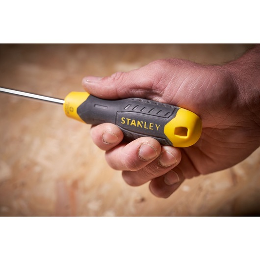 STANLEY® Phillips PH2 X 100mm CUSHION GRIP™ Screwdriver Application Image