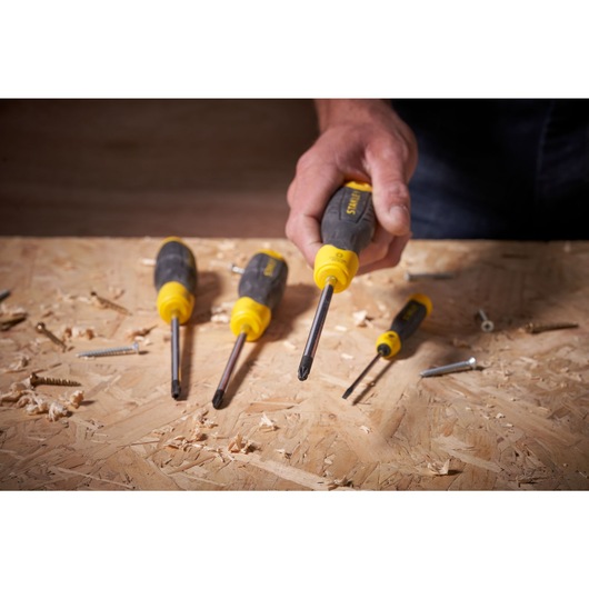 STANLEY® Pozidriv PZ2 X 100mm CUSHION GRIP™ Screwdriver Application Image