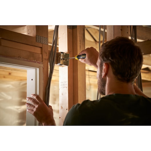 STANLEY® Pozidriv PZ2 X 100mm CUSHION GRIP™ Screwdriver Application Image