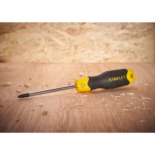 STANLEY® Pozidriv PZ2 X 100mm CUSHION GRIP™ Screwdriver Environment Image