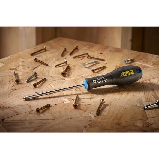 STANLEY® FATMAX® Pozidriv PZ1 x 100mm Screwdriver Environment Shot In a Workshpt Background