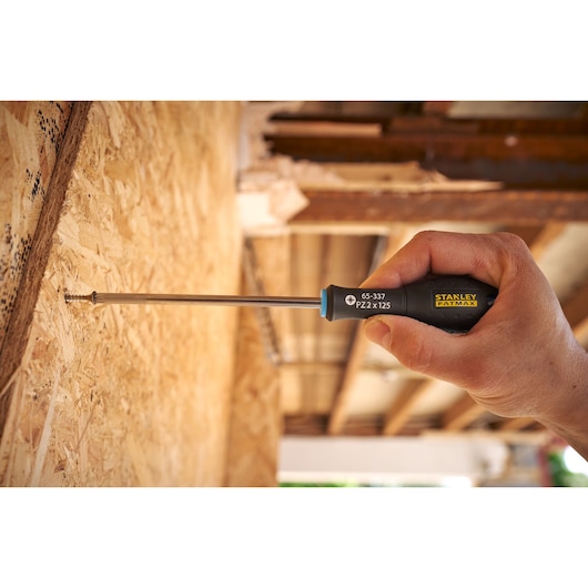 STANLEY® FATMAX® Pozidriv PZ2 x 125mm Screwdriver Application Action Shot Hand/Person