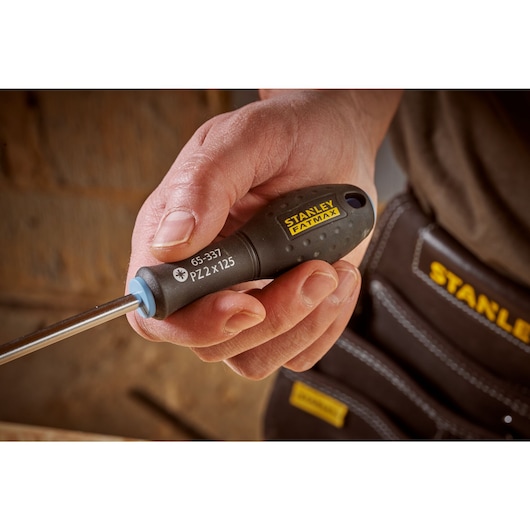 STANLEY® FATMAX® Pozidriv PZ2 x 125mm Screwdriver Application Action Shot Hand/Person