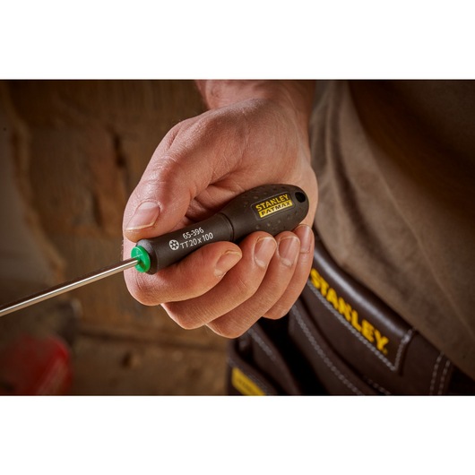 STANLEY® FATMAX® Tamperproof Torx® TT20 x 100mm Screwdriver Application Action Shot Hand/Person