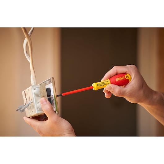 STANLEY® FATMAX® Insulated Phillips PH1 x 100mm Screwdriver Application Action Shot Hand/Person