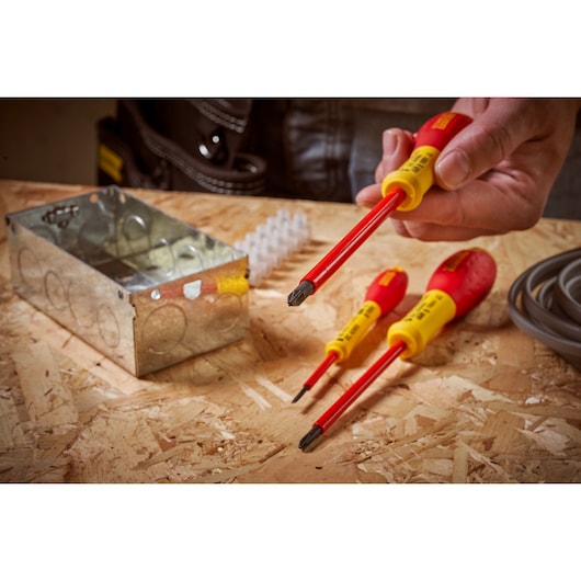 STANLEY® FATMAX® Insulated Pozidriv PZ2 x 125mm Screwdriver Application Action Shot Hand/Person