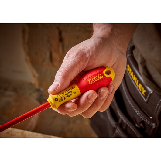 STANLEY® FATMAX® Insulated Pozidriv PZ2 x 125mm Screwdriver Application Action Shot Hand/Person