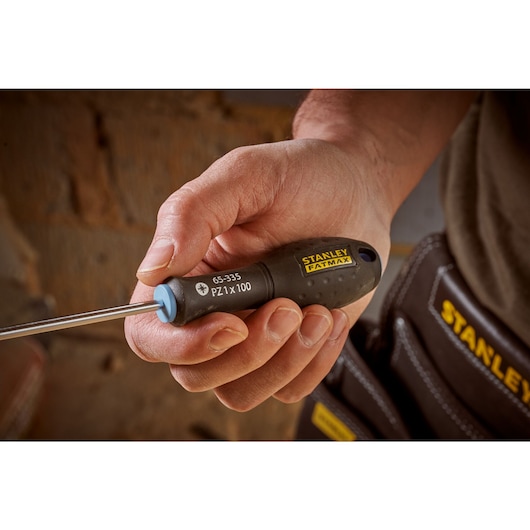 STANLEY® FATMAX® Pozidriv PZ1 x 100mm Screwdriver Application Action Shot Hand/Person