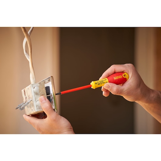 STANLEY® FATMAX® Insulated Phillips PH1 x 100mm Screwdriver Application Action Shot Hand/Person