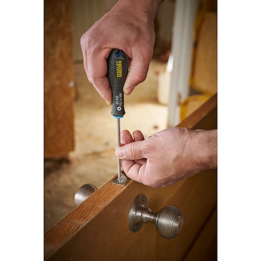 STANLEY® FATMAX® Pozidriv PZ1 x 100mm Screwdriver Application Action Shot Hand/Person