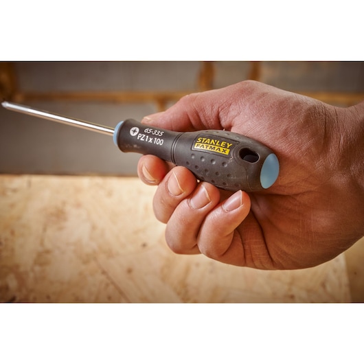 STANLEY® FATMAX® Pozidriv PZ1 x 100mm Screwdriver Application Action Shot Hand/Person