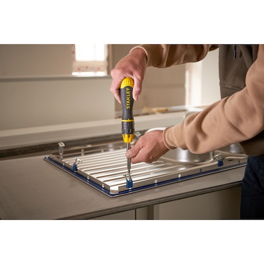 STANLEY® 10 Piece MultiBit Ratcheting Screwdriver Application Image