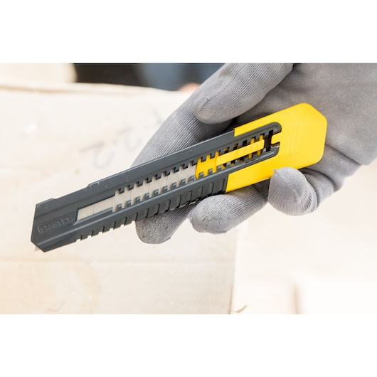 Cutter 18 mm Quick Snap STANLEY® – bouton poussoir