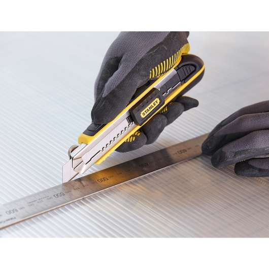 Cutter à cartouche STANLEY® FATMAX® 18 mm