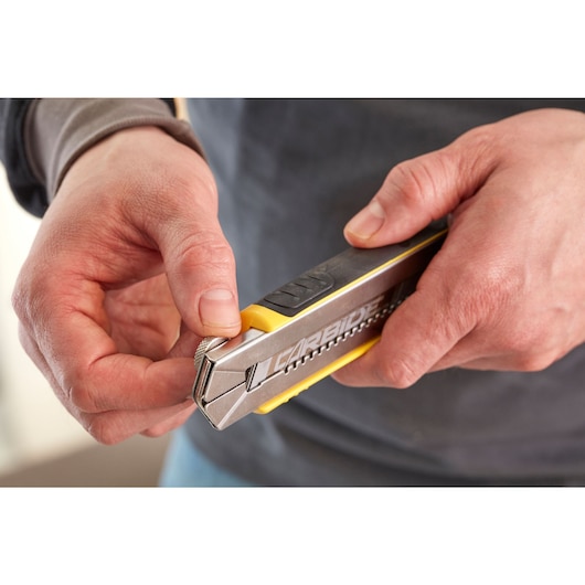 Cutter à cartouche STANLEY® FATMAX® 18 mm