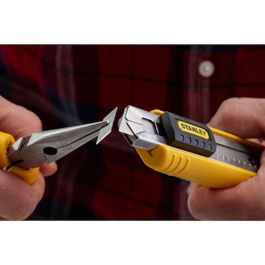 Cutter à cartouche STANLEY® FATMAX® 18 mm