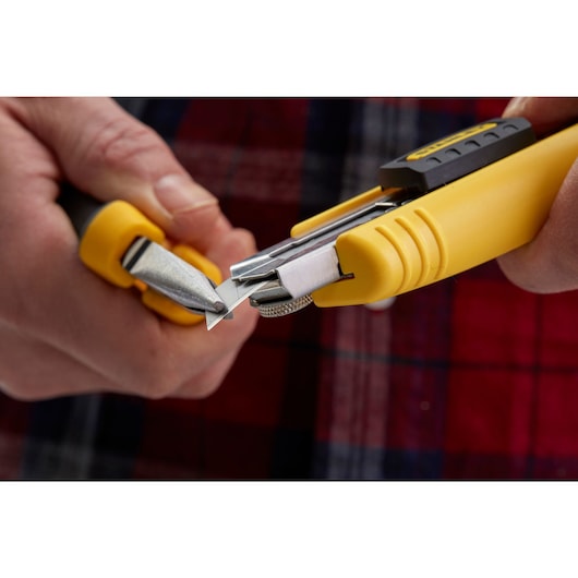 Cutter à cartouche STANLEY® FATMAX® 18 mm