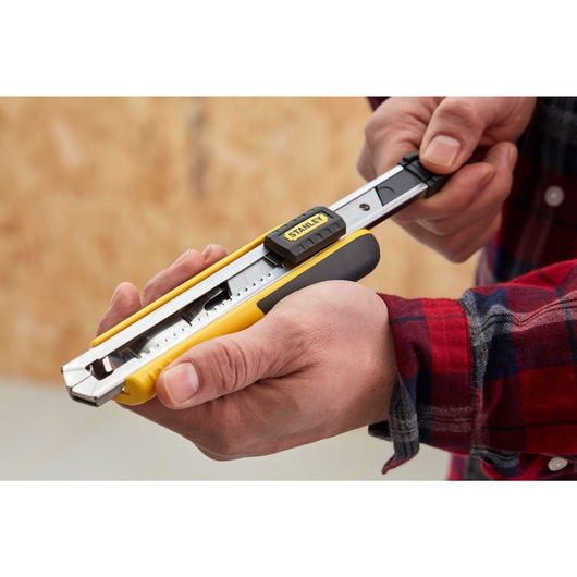 Cutter à cartouche STANLEY® FATMAX® 18 mm