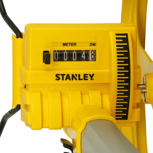 Stanley TN et Black&Decker - Odomètre MW40M ( 1-77-174) disponible sur  notre site. Mesure maximale: 10km, et précision ±1% Diamètre de la roue:  318mm. Compteur mécanique avec bouton de remise à zéro