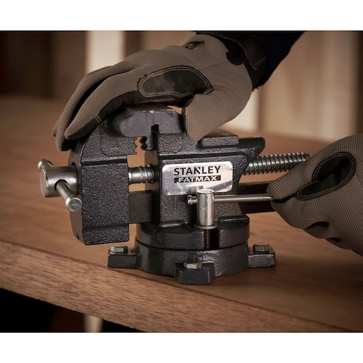 Stanley 100Mm/4" Light Duty Vice Side View