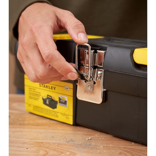 STANLEY® Series 2000 with 2 Built-In Organizers & Tray, Metal Latch