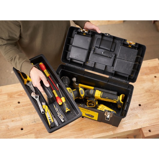 STANLEY® Series 2000 with 2 Built-In Organizers & Tray, Metal Latch