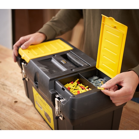 STANLEY® Series 2000 with 2 Built-In Organizers & Tray, Metal Latch