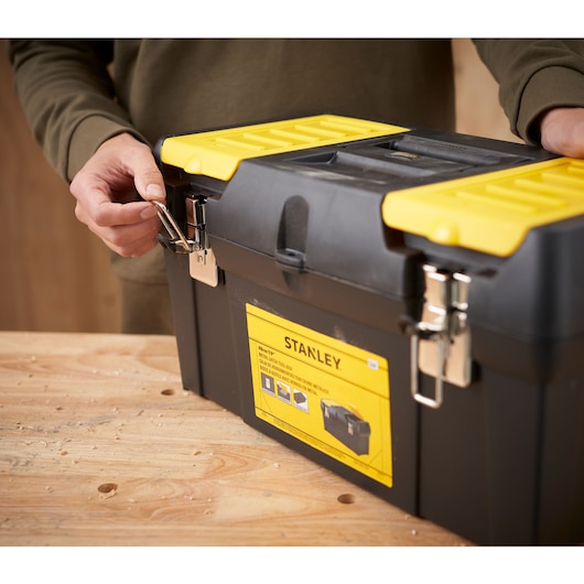 STANLEY® Series 2000 with 2 Built-In Organizers & Tray, Metal Latch
