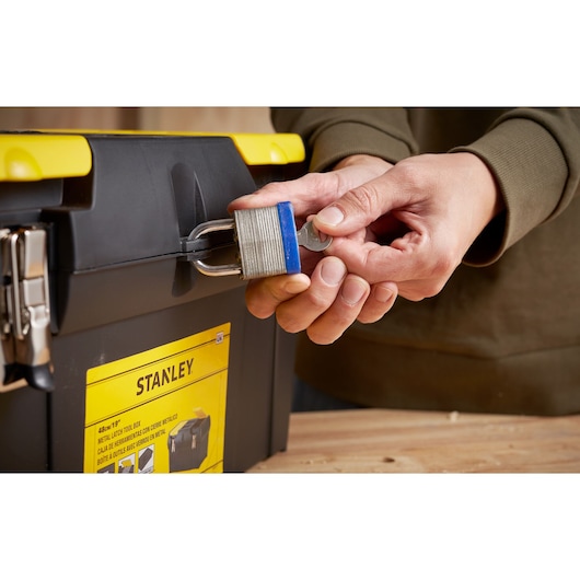 STANLEY® Series 2000 with 2 Built-In Organizers & Tray, Metal Latch