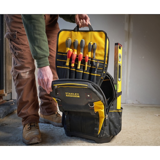 STANLEY FATMAX Sac à Dos Porte Outils - Porte Outils 50 Poches Amovibles -  Sangle Épaule Matelassé - Sac Renforcé - 600 Deniers - Double Fermeture à  Zip - Contenance 28 L Noir 1-95-611 : : Bricolage