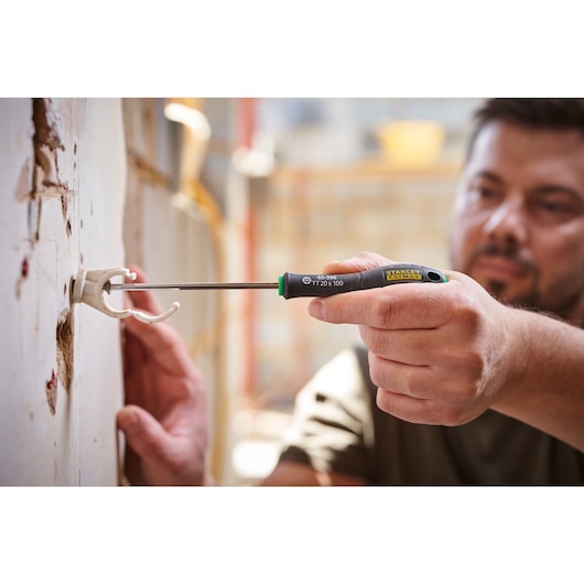 STANLEY® FATMAX® Tamperproof Torx® TT20 x 100mm Screwdriver Application Action Shot Hand/Person