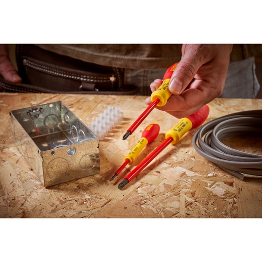 STANLEY® FATMAX® Insulated Phillips PH1 x 100mm Screwdriver Application Action Shot Hand/Person