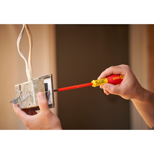 STANLEY® FATMAX® Insulated Pozidriv PZ2 x 125mm Screwdriver Application Action Shot Hand/Person