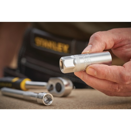 DOUILLE 3/8" POUR BOUGIE DE 16 MM FATMAX