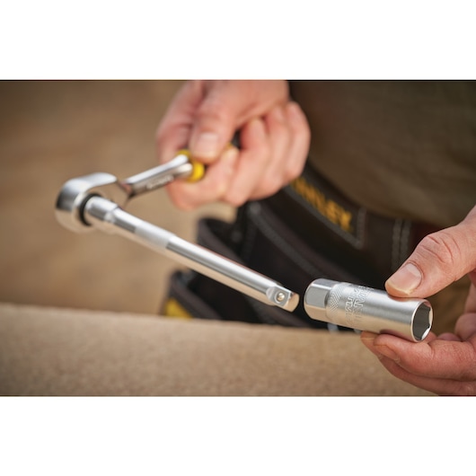 DOUILLE 3/8" POUR BOUGIE DE 16 MM FATMAX