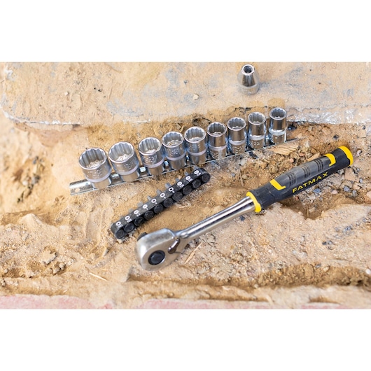 CLIQUET 120 DENTS ½’’ FATMAX + 9 DOUILLES + 10 EMBOUTS + PORTE-EMBOUT – 21 PCS