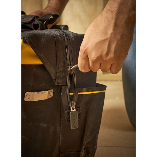 SAC A OUTILS RIGIDE AVEC ROULETTES STANLEY 450MM - Teg