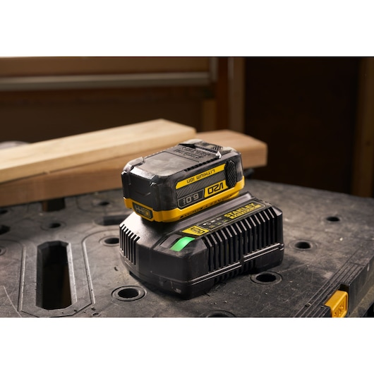 STANLEY® FATMAX® 18V 4.0Ah Dual Port Charger