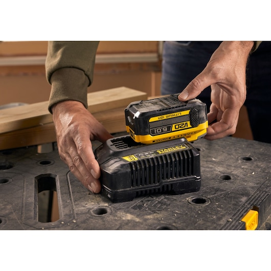 STANLEY® FATMAX® 18V 4.0Ah Dual Port Charger