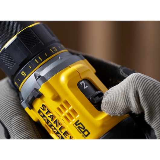 Perceuse Visseuse BRUSHLESS 80Nm - 18V - 15 réglages de couple, Mandrin 1 main 13mm, 0-600 / 2100 trs/min - Gamme V20 - STANLEY FATMAX, SFMCD720B-XJ