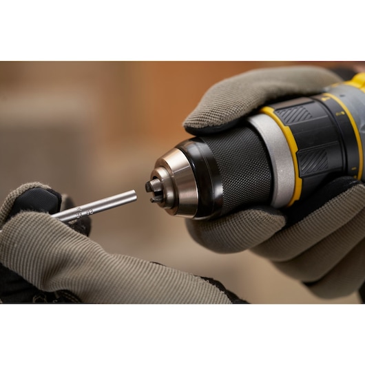 Perceuse Visseuse à percussion BRUSHLESS 80Nm - 18V - 15 réglages de couple, Mandrin 1 main 13mm, 0-600 / 2100 trs/min, 0-10200 / 35700 cps/min - Gamme V20 - STANLEY FATMAX, SFMCD721B-XJ