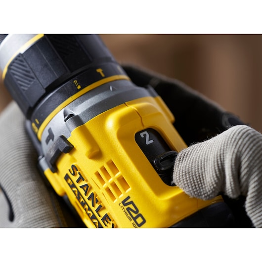 Perceuse Visseuse à percussion BRUSHLESS 80Nm - 18V - 15 réglages de couple, Mandrin 1 main 13mm, 0-600 / 2100 trs/min, 0-10200 / 35700 cps/min - Gamme V20 - STANLEY FATMAX, SFMCD721B-XJ