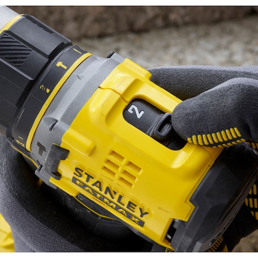 Perceuse Visseuse à percussion BRUSHLESS 80Nm - 18V - 15 réglages de couple, Mandrin 1 main 13mm, 0-600 / 2100 trs/min, 0-10200 / 35700 cps/min - Gamme V20 - STANLEY FATMAX, SFMCD721D2K-QW