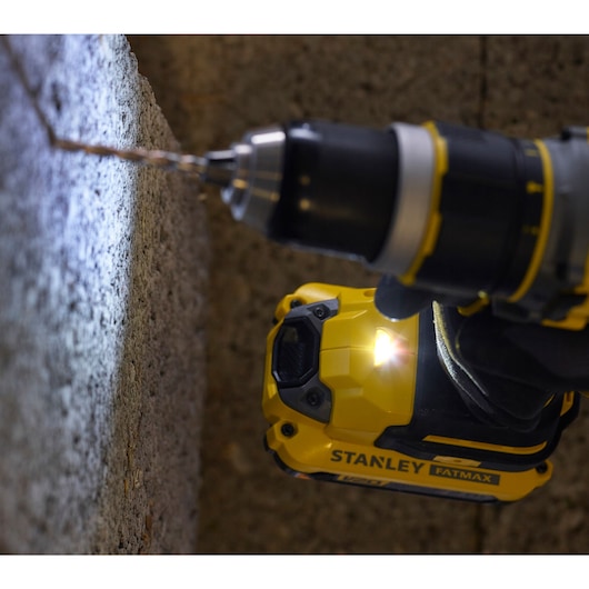 Perceuse Visseuse à percussion BRUSHLESS 80Nm - 18V - 15 réglages de couple, Mandrin 1 main 13mm, 0-600 / 2100 trs/min, 0-10200 / 35700 cps/min - Gamme V20 - STANLEY FATMAX, SFMCD721D2K-QW