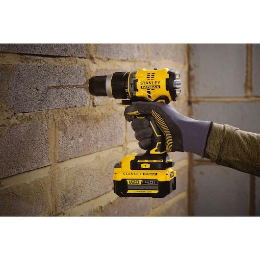 Perceuse Visseuse à percussion BRUSHLESS 80Nm - 18V - 15 réglages de couple, Mandrin 1 main 13mm, 0-600 / 2100 trs/min, 0-10200 / 35700 cps/min - Gamme V20 - STANLEY FATMAX, SFMCD721M2K-QW